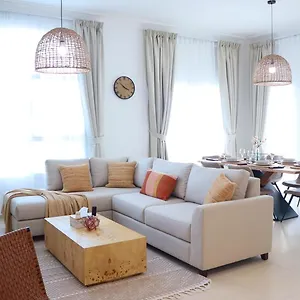 Apartment Elegant 2br Golf View Oasis With Maids In Yas Island