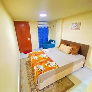 King Bed-studio Near 
