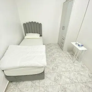 Privat bolig Single Bed Hosted By Dinar Abu Dhabi