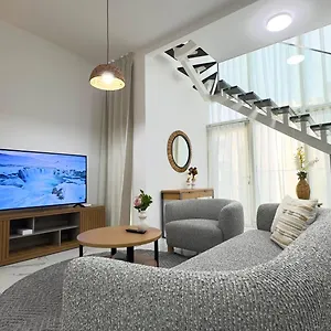 Refined 2br Escape With Pool And Parking - Masdar Apartment *