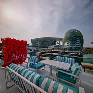 Lavie Yachts Hotel na wodzie