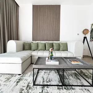 Luxury Retreat 1bdr In Yas Island Premium Location With Pool And Gym *