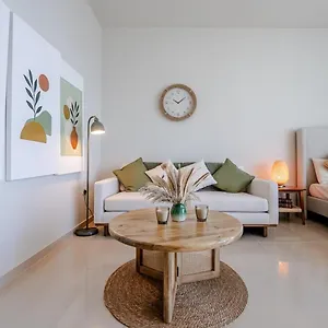 Boho Chic Studio, Pool & Gym Abu Dhabi