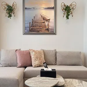 Blossom 1Br Escape In Masdar City * 아부다비