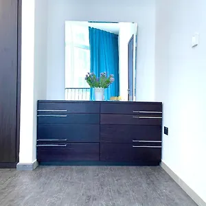 Apartment Hydra Avenue Towers: Upgraded 3-bedroom With Views
