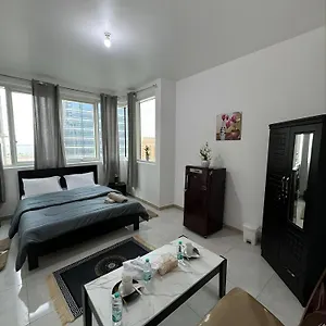 Hostel Corniche Street - Extremely Unique Room Abu Dhabi