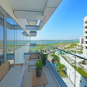 With Beautiful View Apartment *