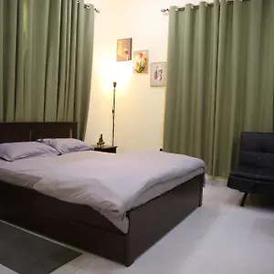 Luxury Private Studio Close To Airport Apartament *