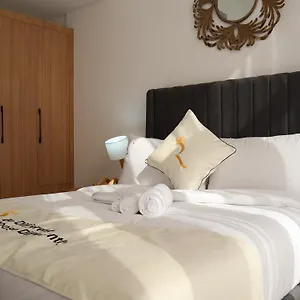 Grandiose Getaway Serene 1Br Oasis Apartment