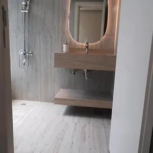 Πλωτό κατάλυμα Solara Yacht