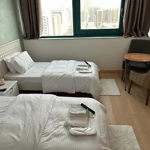 Rum i privatbostad Two Single Beds Bedroom In The Heart Of The