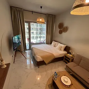 Apartment The Chic Retreat, Stylish Close To Yas & Airport *