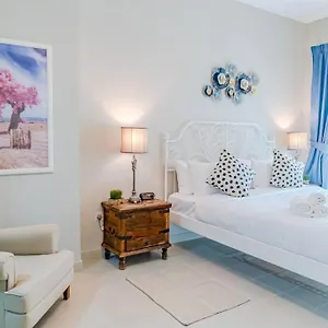 Apartment Victorian Charm 1br Stylish Haven Al Reem