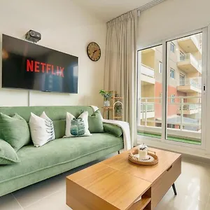 Nature-themed With 4k Projector Apartment