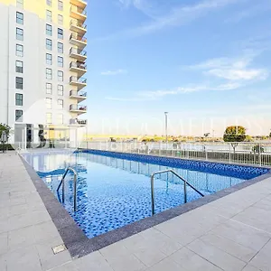 Bloomfields Modern 1br Water's Edge *