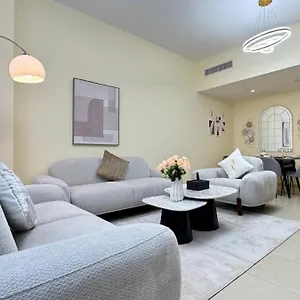 Apartment Spacious 2br Poolside Relaxation In Al Reem