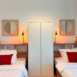 Fully Furnished Twin With Shared Toilet Homestay *