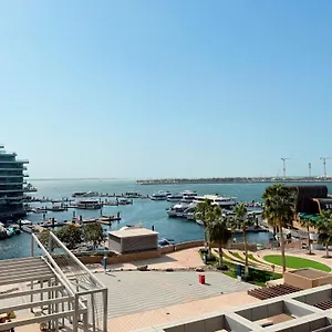 In Al Barza Hosted By Voyage Apartment