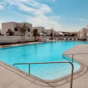 Yas Island Villa- 4br Luxury Smart Home, Up To 9 Guests, Near Yas Theme Parks