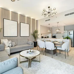 Daire Luxury 4 Bedroom With Ferrari World And Sea Views, Yas Island Waterfront, Pool, Gym, Playground, Walk To Yas Mall *