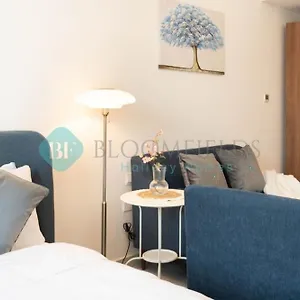 Apartment Bloomfields Elegant Stu In Oasis Masdar Abu Dhabi